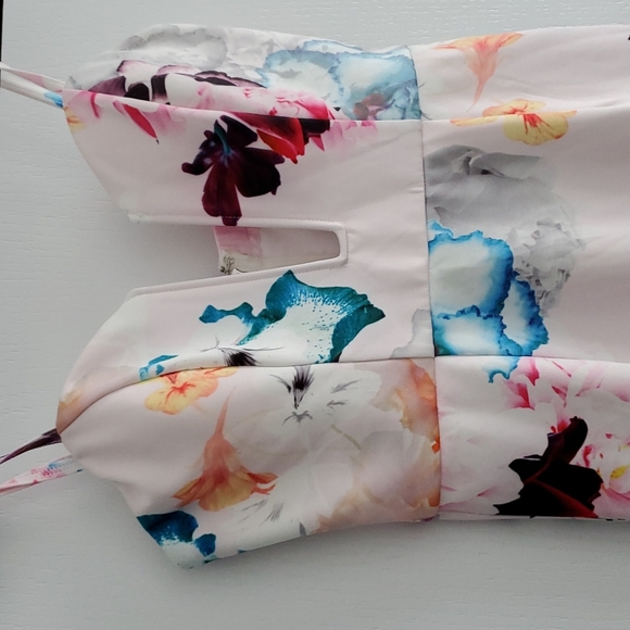 PLUNGE NECK FLORAL MIDI DRESS - Picture 2 of 3